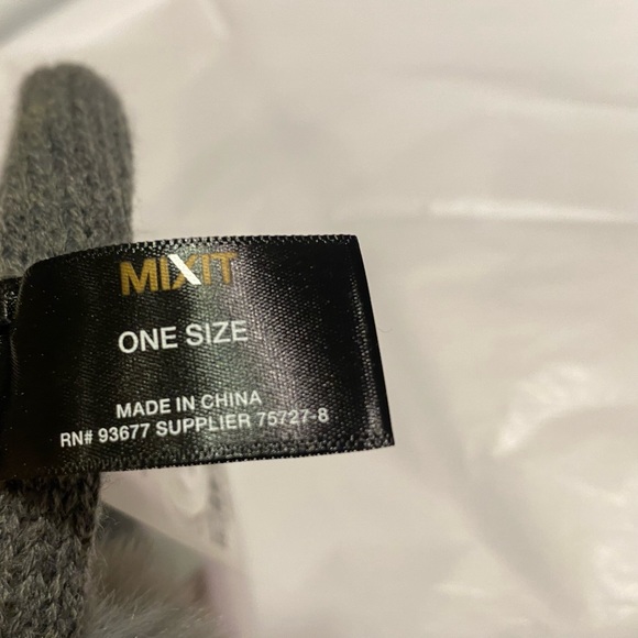 NWT gorgeous JCPENNEY Mixit Ear Muffs gothic grey OS Acrylic SUPER SOFT! - Picture 7 of 7